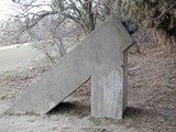 Eines der Abspannfundamente fr den Sendemast in den Steinhofgrnden
